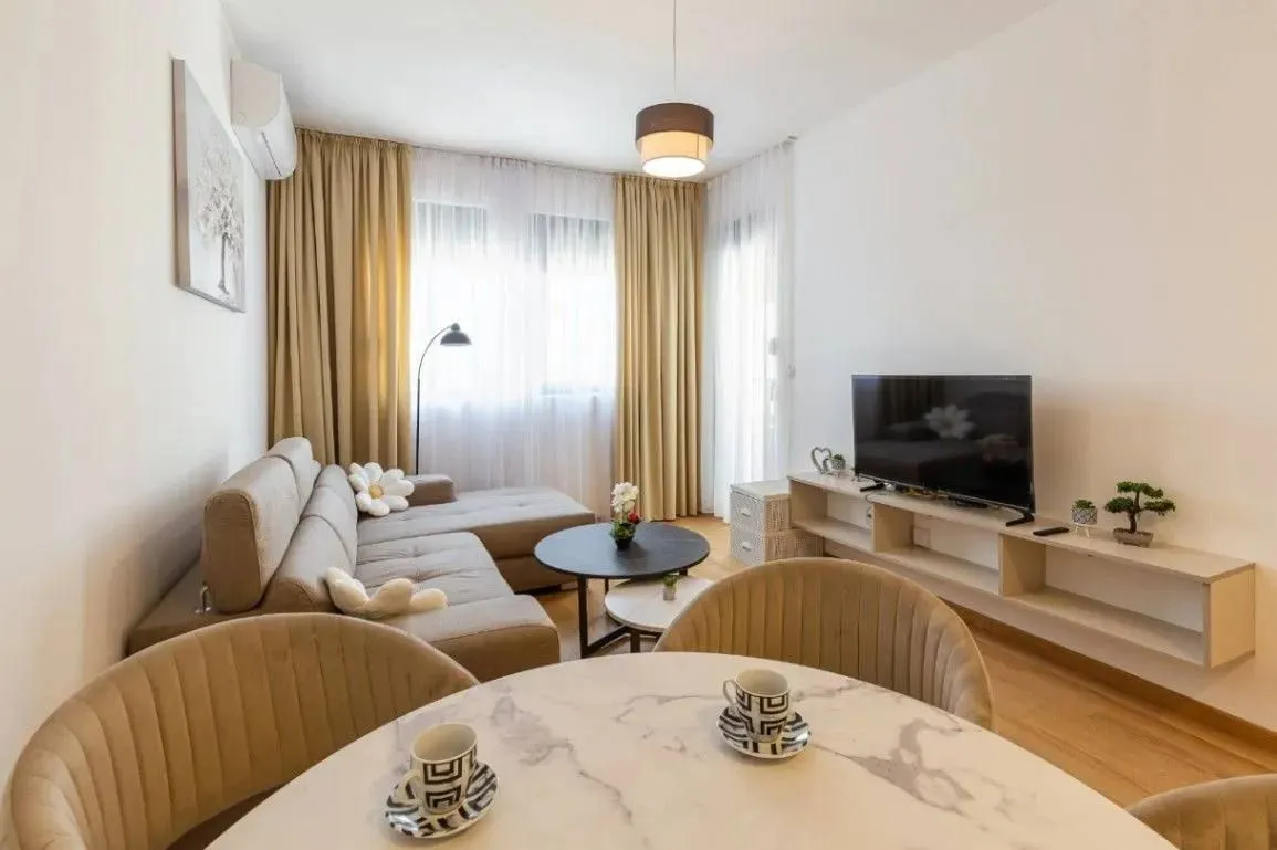 Rent, one bedroom apartment, 50m², Bečići, Budva