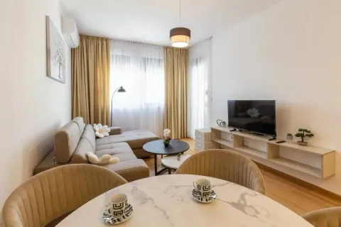 Rent, one bedroom apartment, 50m², Bečići, Budva - image 2