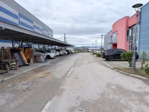 Izdavanje, poslovni prostor, 2000m², Kuće Rakića, Podgorica - image 6