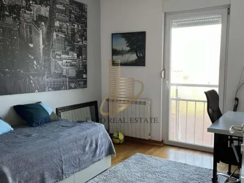 Prodaja, četvorosoban stan, 112m², Stari grad, Novi Sad - image 13