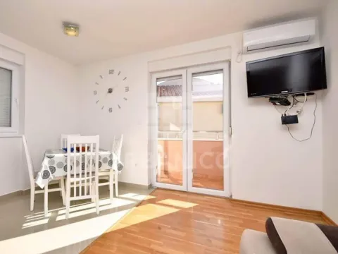 Rent, two bedroom apartment, 55m², Igalo, Herceg Novi - image 2