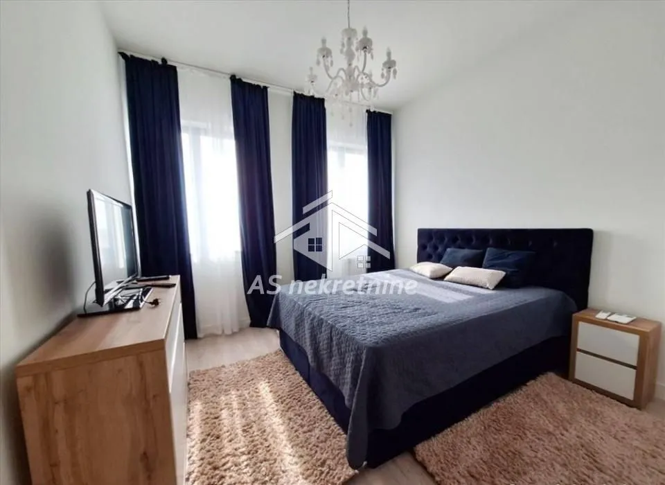 Izdavanje, trosoban stan, 83m², Savski Venac, Beograd