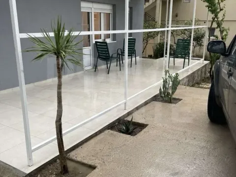 Rent, one bedroom apartment, 75m², Tivat, Crna Gora - image 5