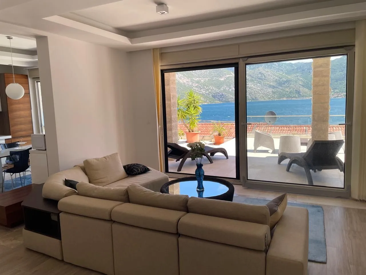 Sale, three bedroom apartment, 268m², Kostanjica, Kotor