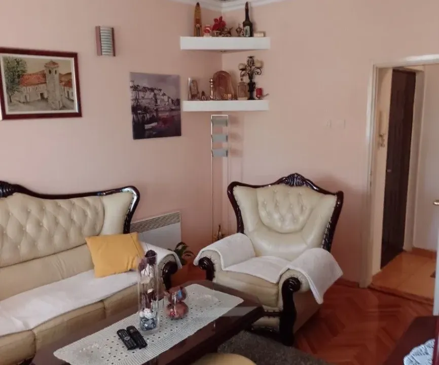 Prodaja, dvosoban stan, 64m², Pejton, Podgorica