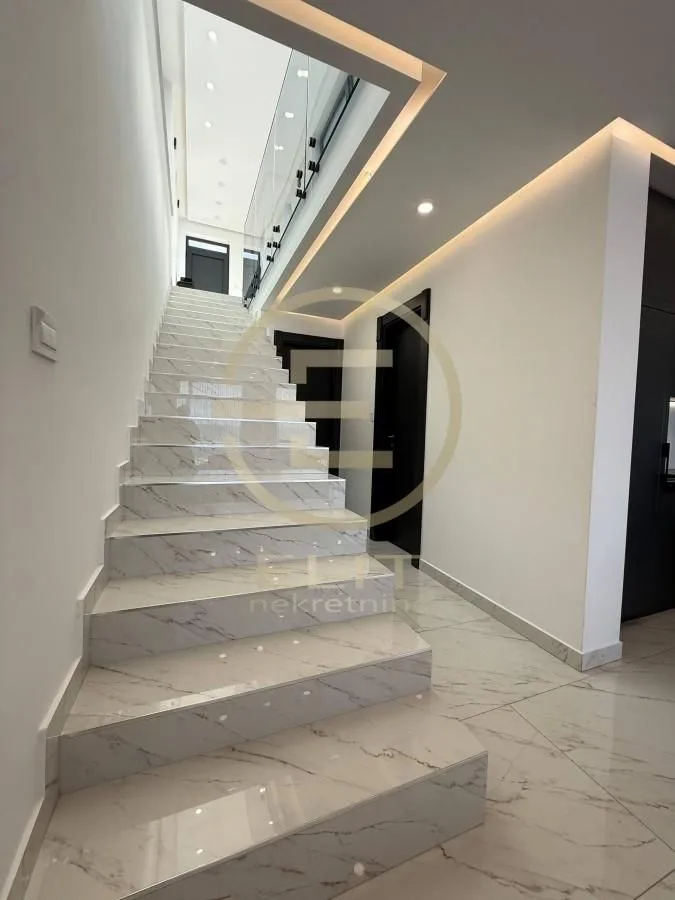 Prodaja, kuća, 173m², Sremska Kamenica, Petrovaradin