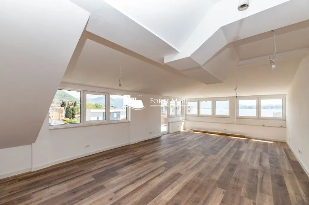 Prodaja, dvosoban stan, 109m², Đenovići, Herceg Novi