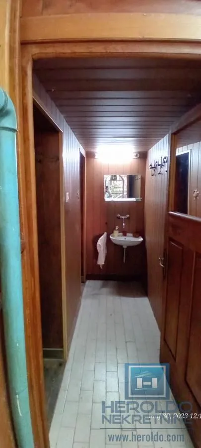 Rent, office space, 67m², Ćuprija, Srbija