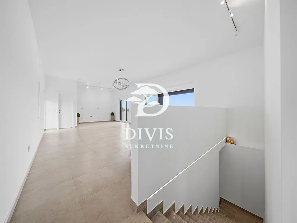 Prodaja, kuća, 203m², Nemenikuće, Sopot