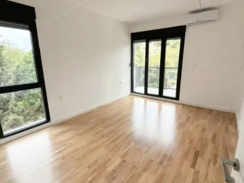 Prodaja, trosoban stan, 90m², Donja Gorica, Podgorica - image 1