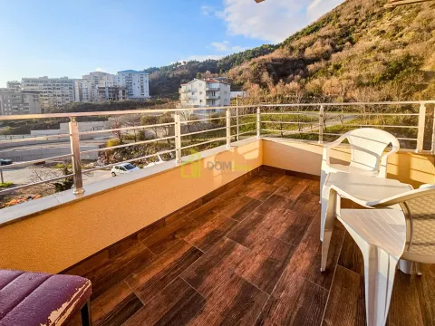 Izdavanje, dvosoban stan, 70m², Bečići, Budva - image 2