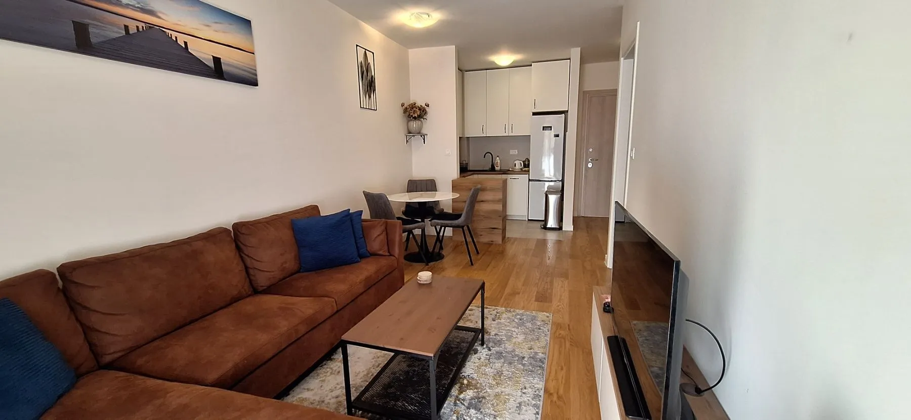 Izdavanje, jednosoban stan, 40m², Central Point, Podgorica