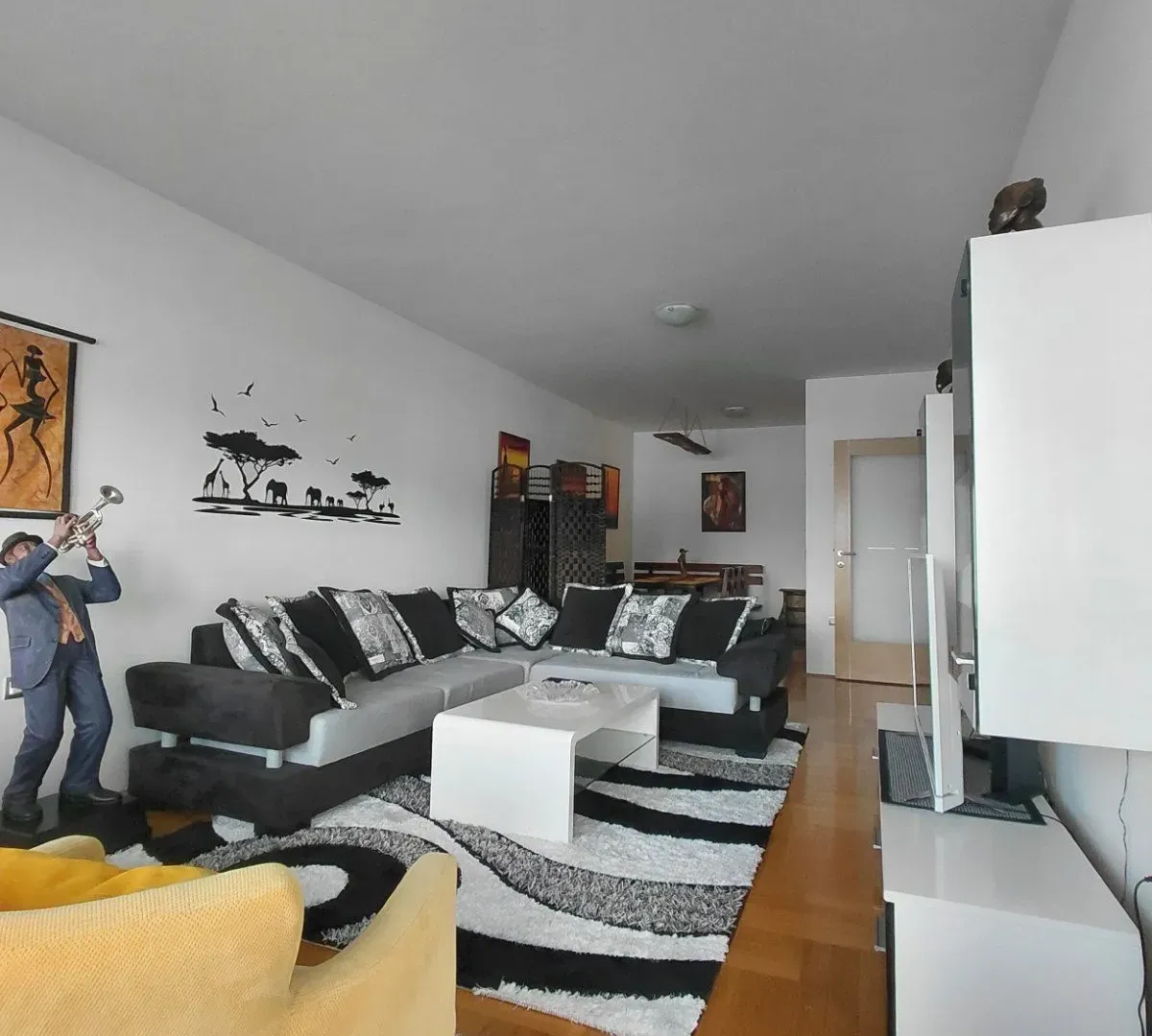 Izdavanje, trosoban stan, 95m², Preko Morače, Podgorica