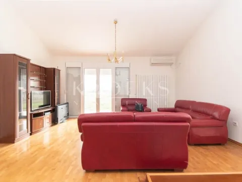 Izdavanje, kuća, 300m², Rogami, Podgorica - image 14