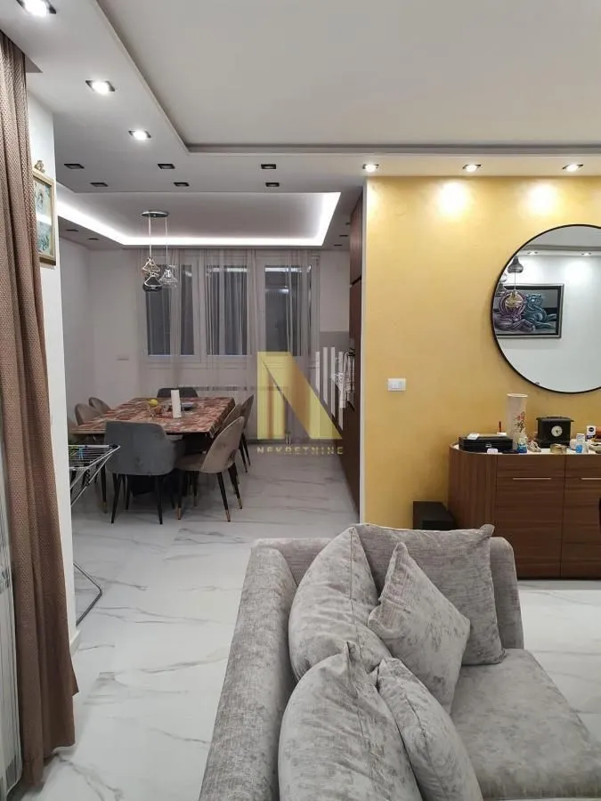 Prodaja, četvorosoban stan, 150m², Banatić, Novi Sad Sve Podlokacije