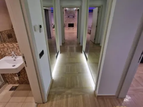 Izdavanje, trosoban stan, 148m², Savski Venac, Beograd - image 11