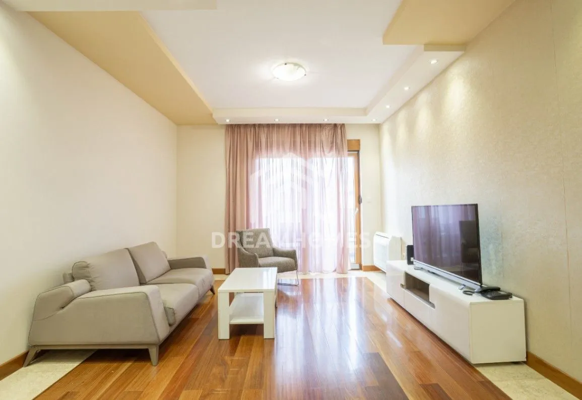 Izdavanje, dvosoban stan, 75m², Centar, Podgorica