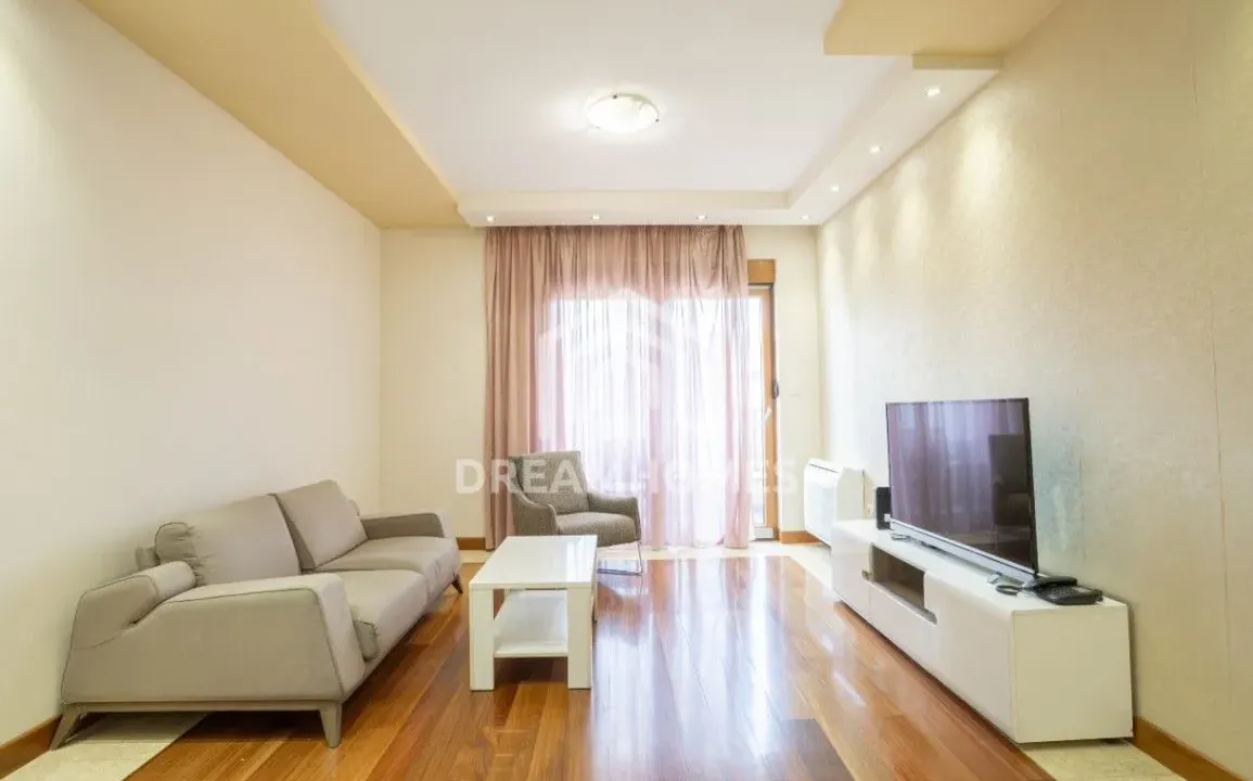 Izdavanje, dvosoban stan, 75m², Centar, Podgorica