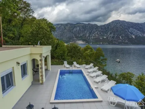 Prodaja, kuća, 424m², Kostanjica, Kotor - image 5