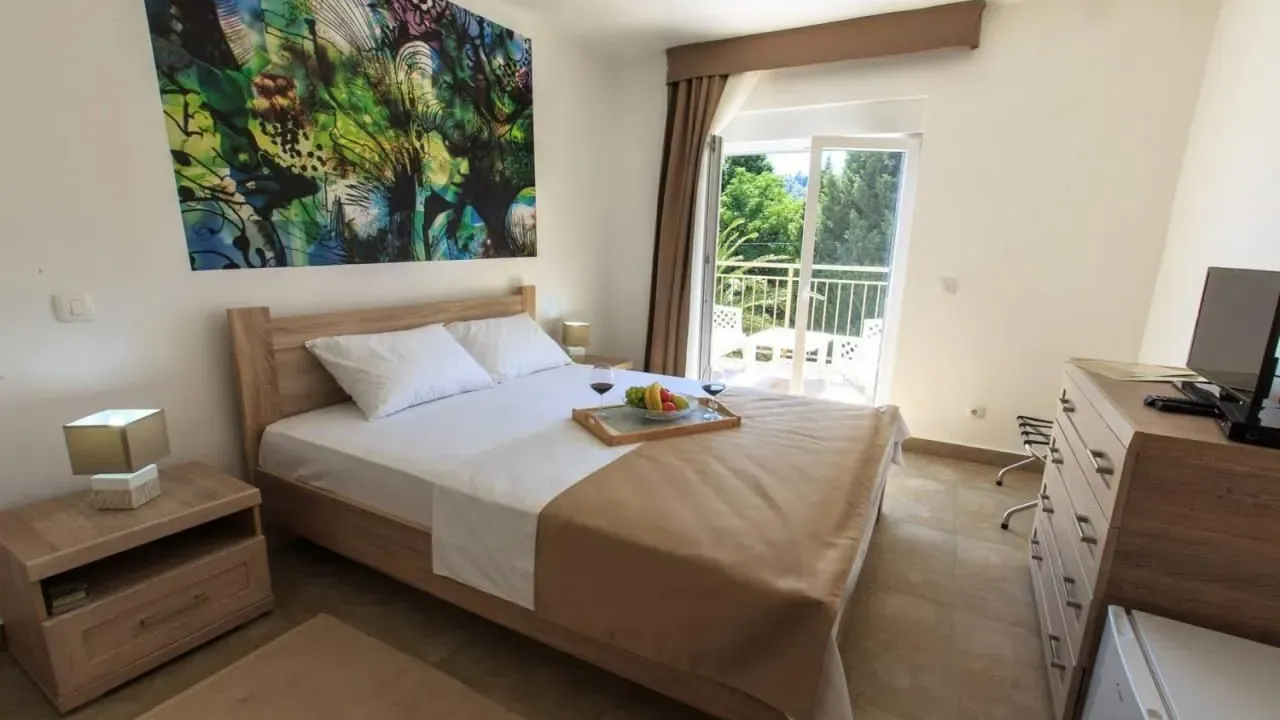 Sale, hospitality venue, 399m², Sutomore, Bar