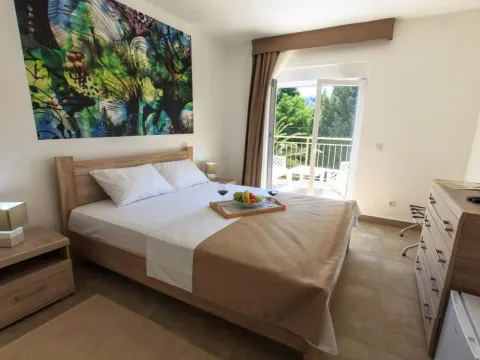 Sale, hospitality venue, 399m², Sutomore, Bar - image 1