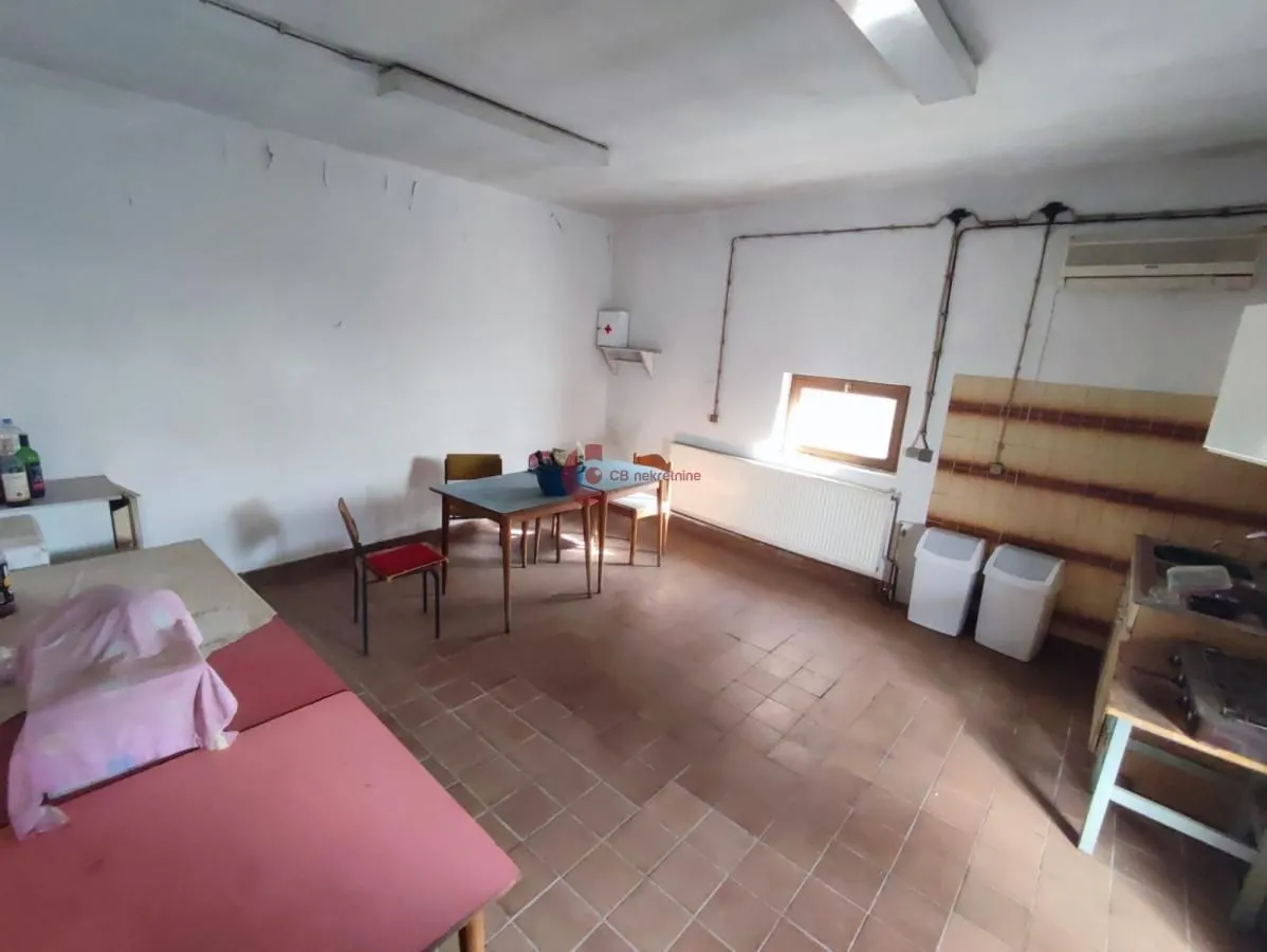 Prodaja, poslovni prostor, 404m², Đurđin, Subotica