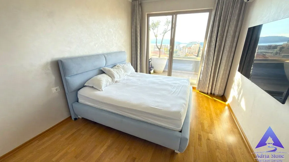 Sale, three bedroom apartment, 184m², Bečići, Budva