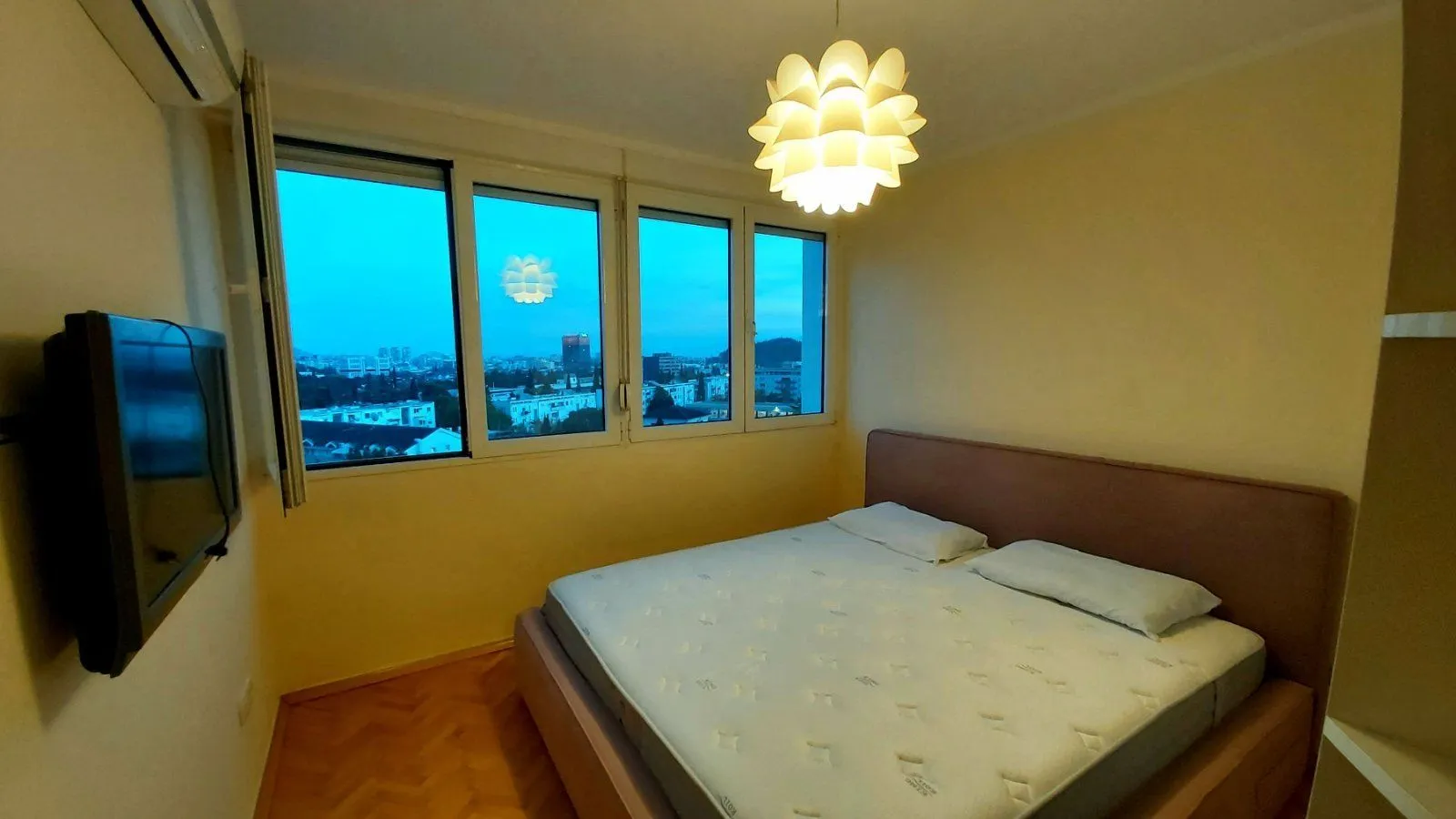 Izdavanje, dvosoban stan, 82m², Preko Morače, Podgorica