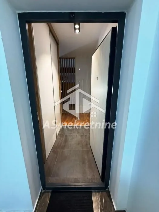 Izdavanje, trosoban stan, 56m², Južni Bulevar, Vračar Sve Podlokacije