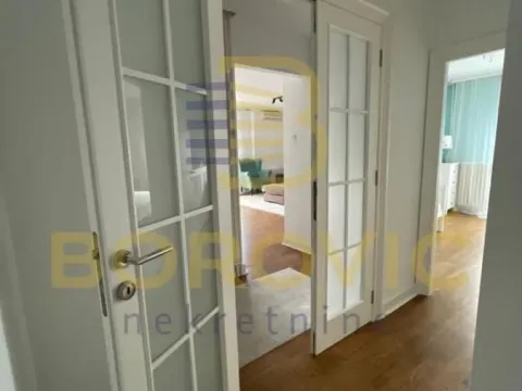 Izdavanje, trosoban stan, 90m², Kalenić Pijaca, Vračar Sve Podlokacije - image 8