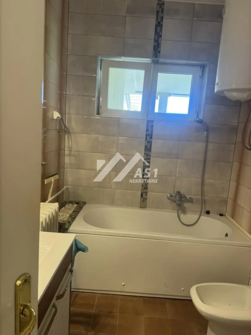 Izdavanje, kuća, 150m², Ruma, Srbija