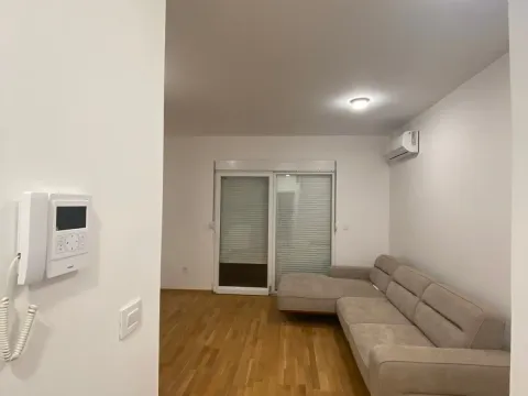 Rent, one bedroom apartment, 40m², Stari Aerodrom, Podgorica - image 2