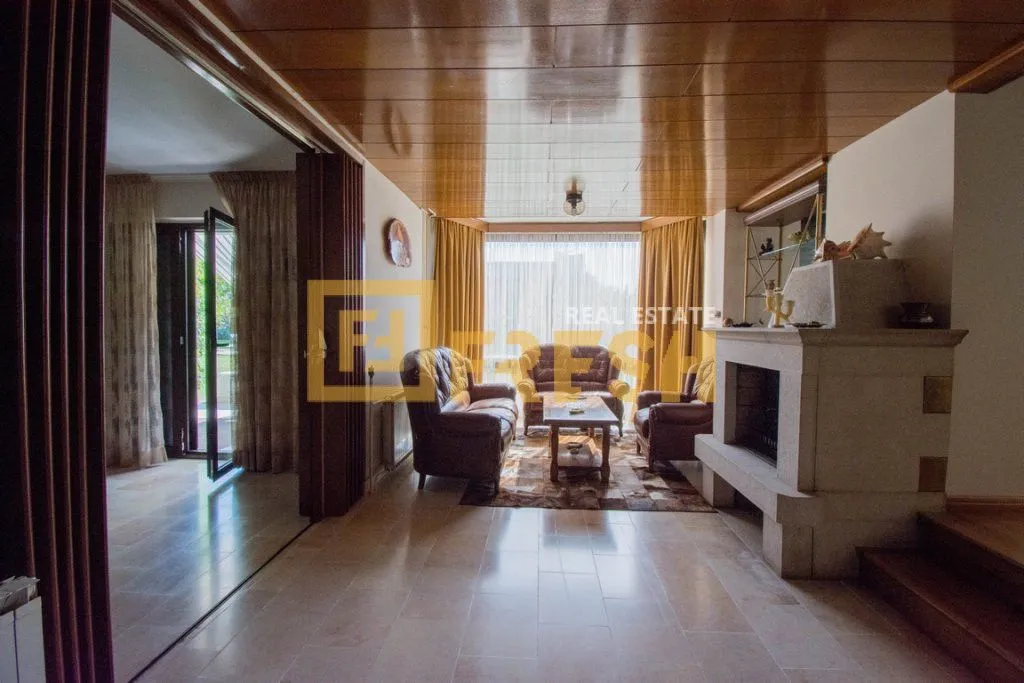 Prodaja, kuća, 250m², Tološi, Podgorica