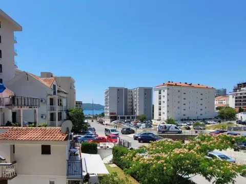 Sale, one bedroom apartment, 40m², Bečići, Budva - image 1