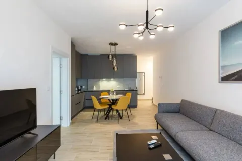 Rent, two bedroom apartment, 80m², Bečići, Budva - image 5