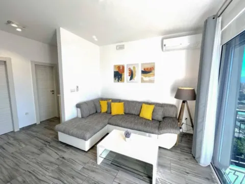Prodaja, dvosoban stan, 55m², Tivat, Crna Gora