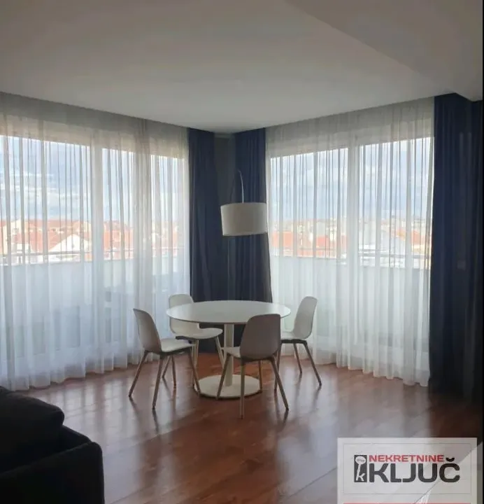 Prodaja, trosoban stan, 134m², Sajmište, Novi Sad