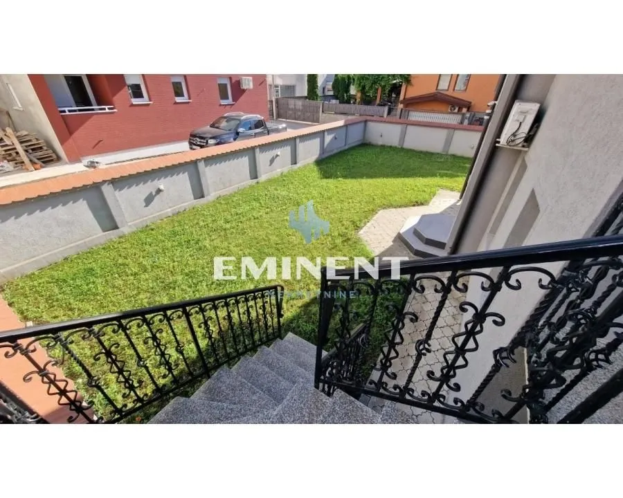 Sale, house, 345m², Surčin, Beograd