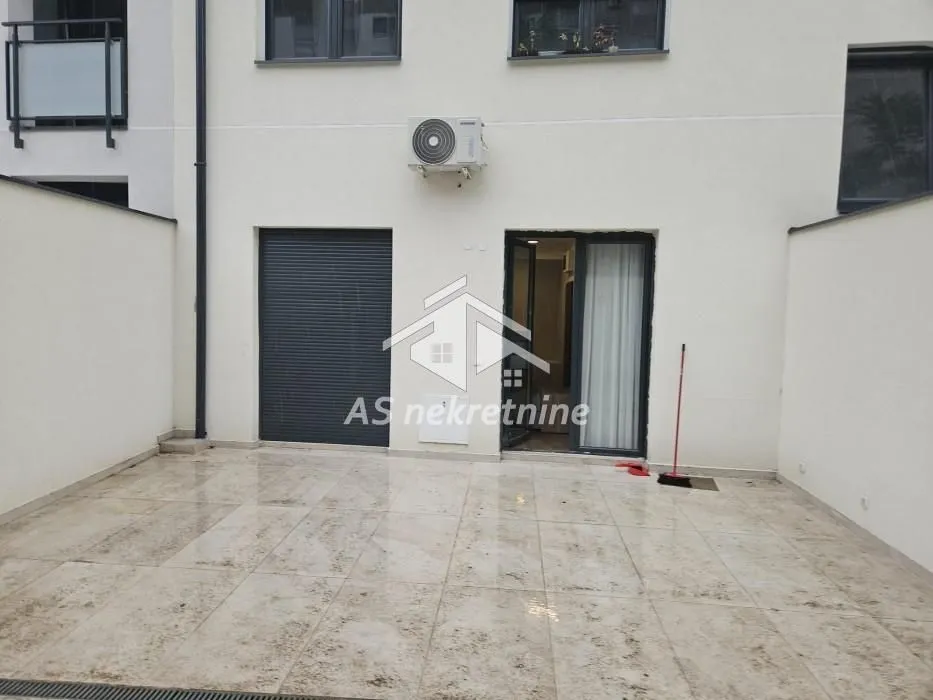 Rent, three bedroom apartment, 60m², Vračar Sve Podlokacije, Beograd