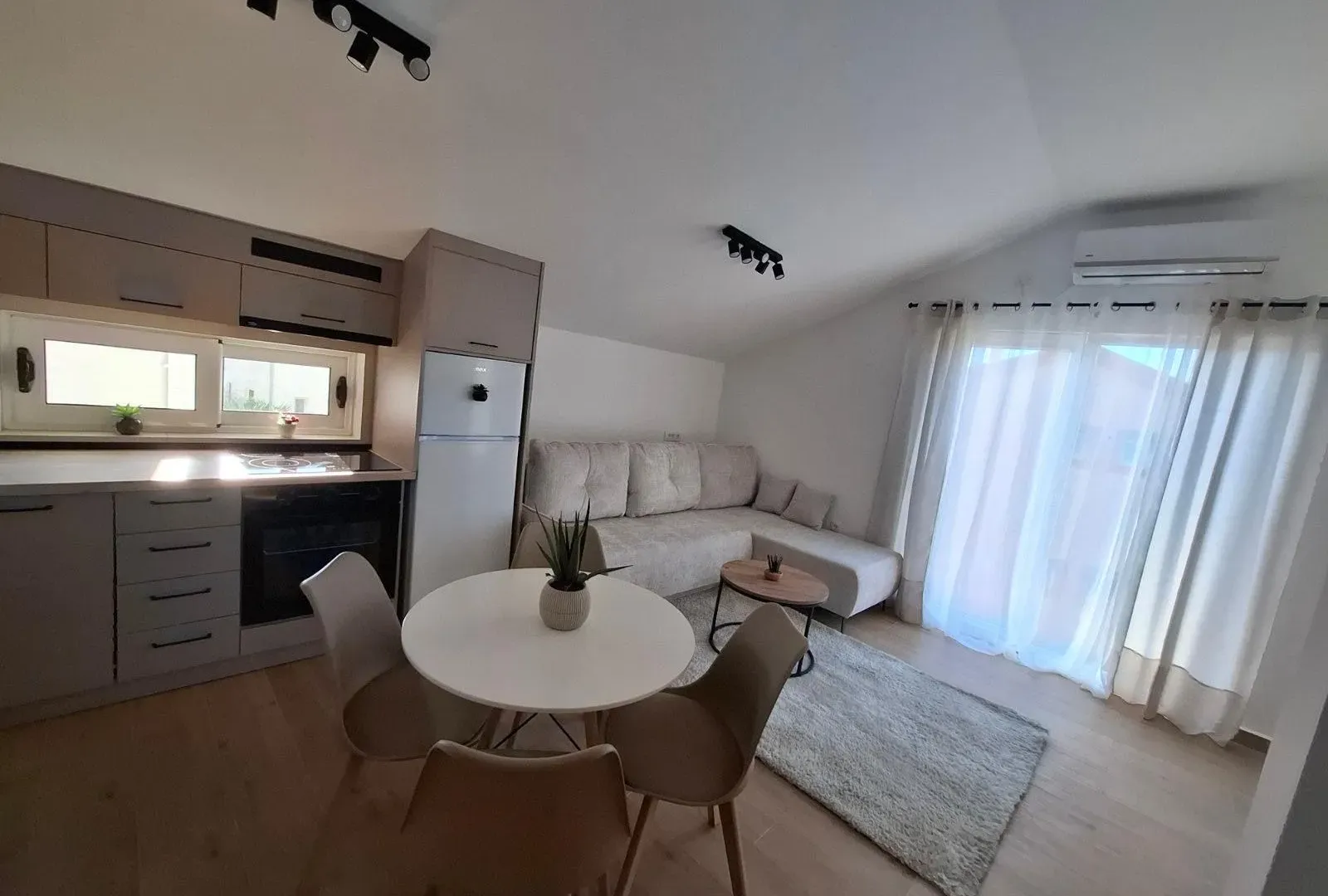 Rent, one bedroom apartment, 45m², Seljanovo, Tivat