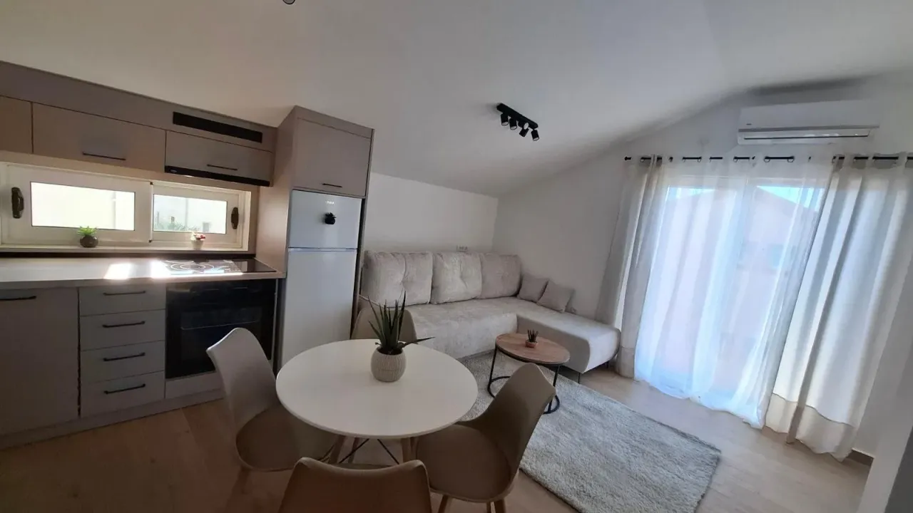 Rent, one bedroom apartment, 45m², Seljanovo, Tivat