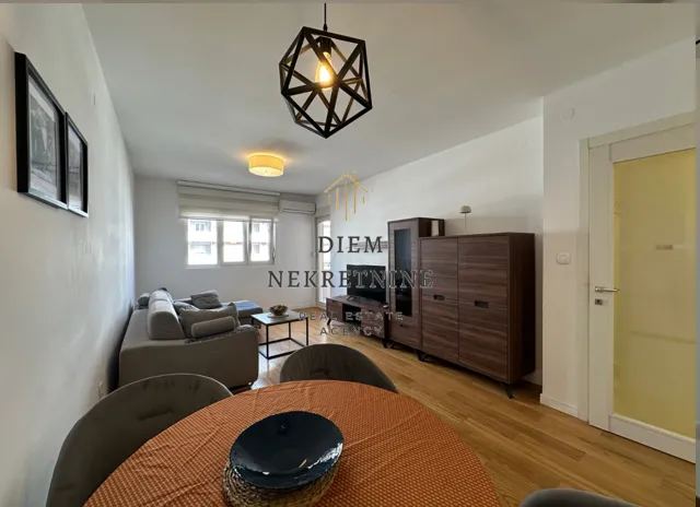 Izdavanje, jednosoban stan, 49m², Central Point, Podgorica