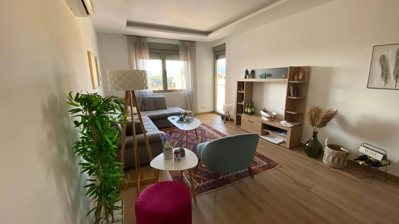 Prodaja, jednosoban stan, 57m², Centar, Tivat