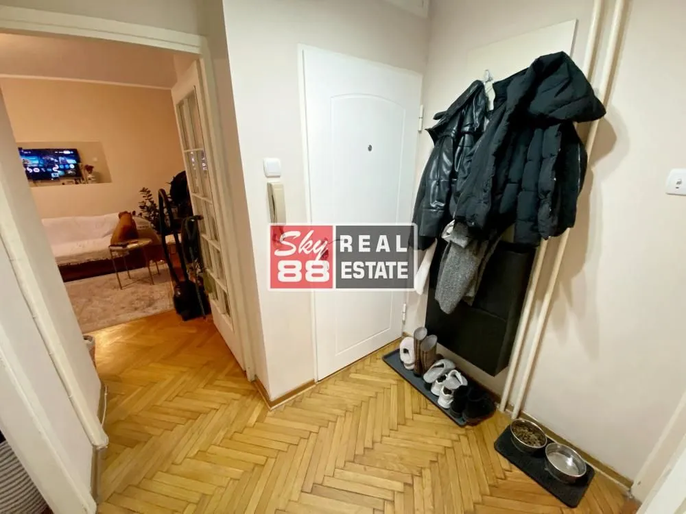 Sale, two bedroom apartment, 40m², Kalenić Pijaca, Vračar Sve Podlokacije