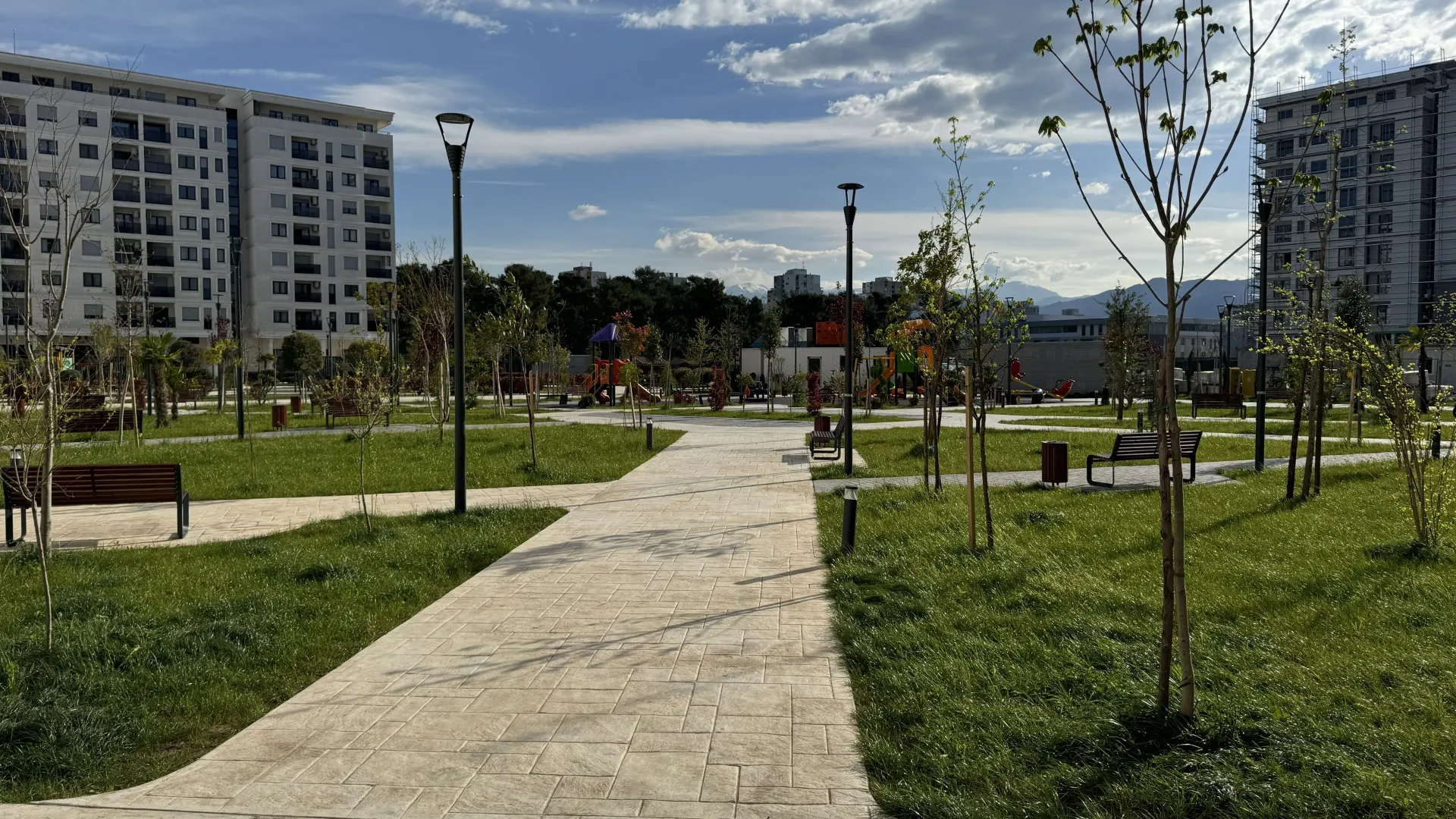 Izdavanje, trosoban stan, 96m², Tološka šuma, Podgorica