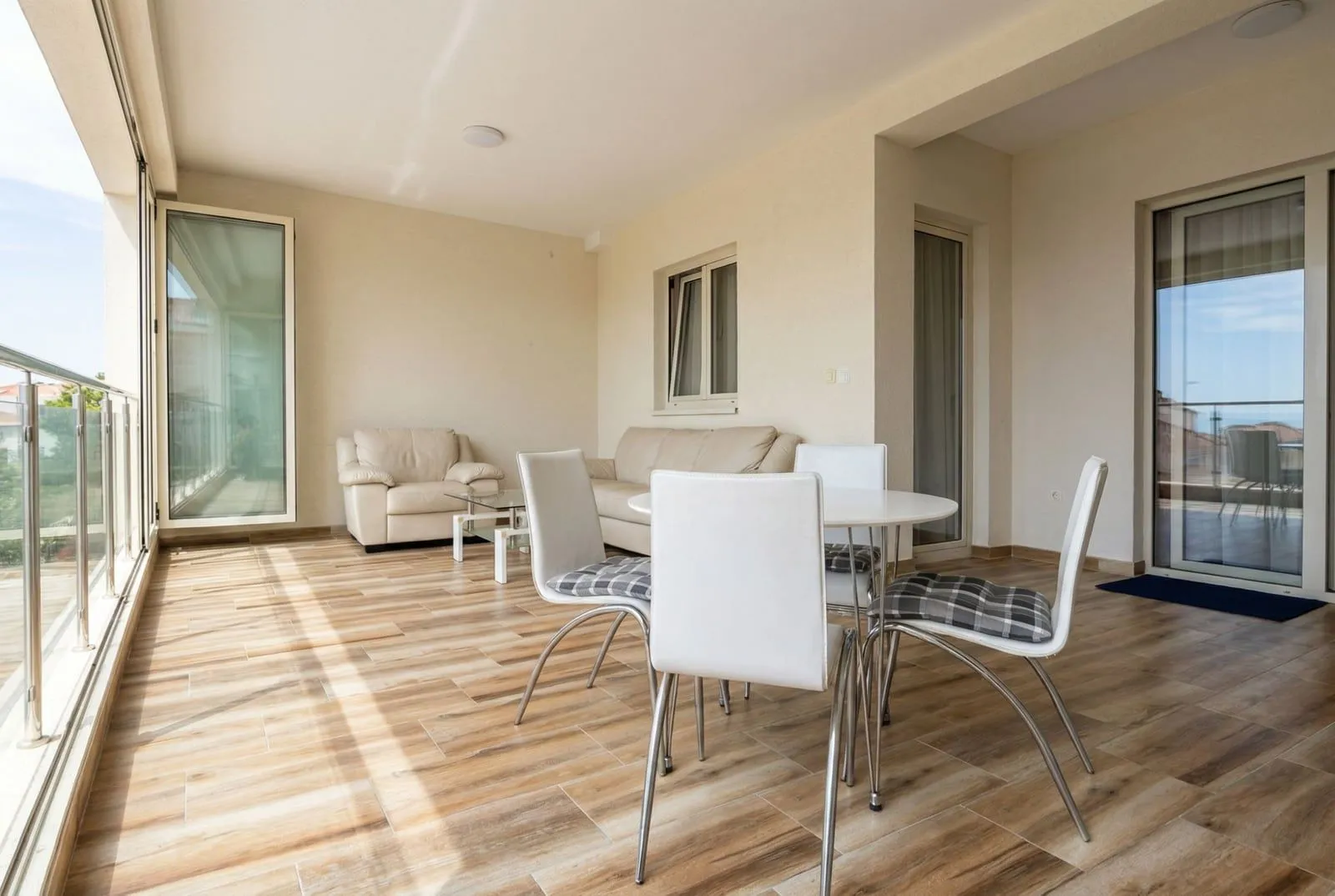 Prodaja, dvosoban stan, 78m², Pržno, Budva