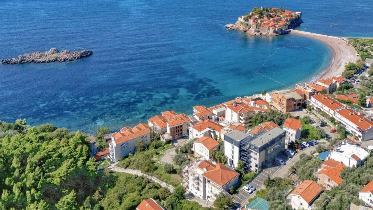 Sale, three bedroom apartment, 146m², Sveti Stefan, Budva