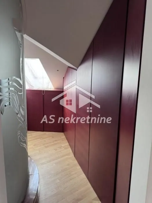 Izdavanje, stan, 220m², Savski Venac, Beograd
