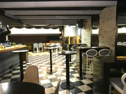 Izdavanje, poslovni prostor, 162m², Centar, Podgorica