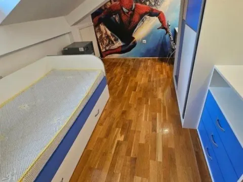 Izdavanje, trosoban stan, 80m², Dobrota, Kotor - image 6